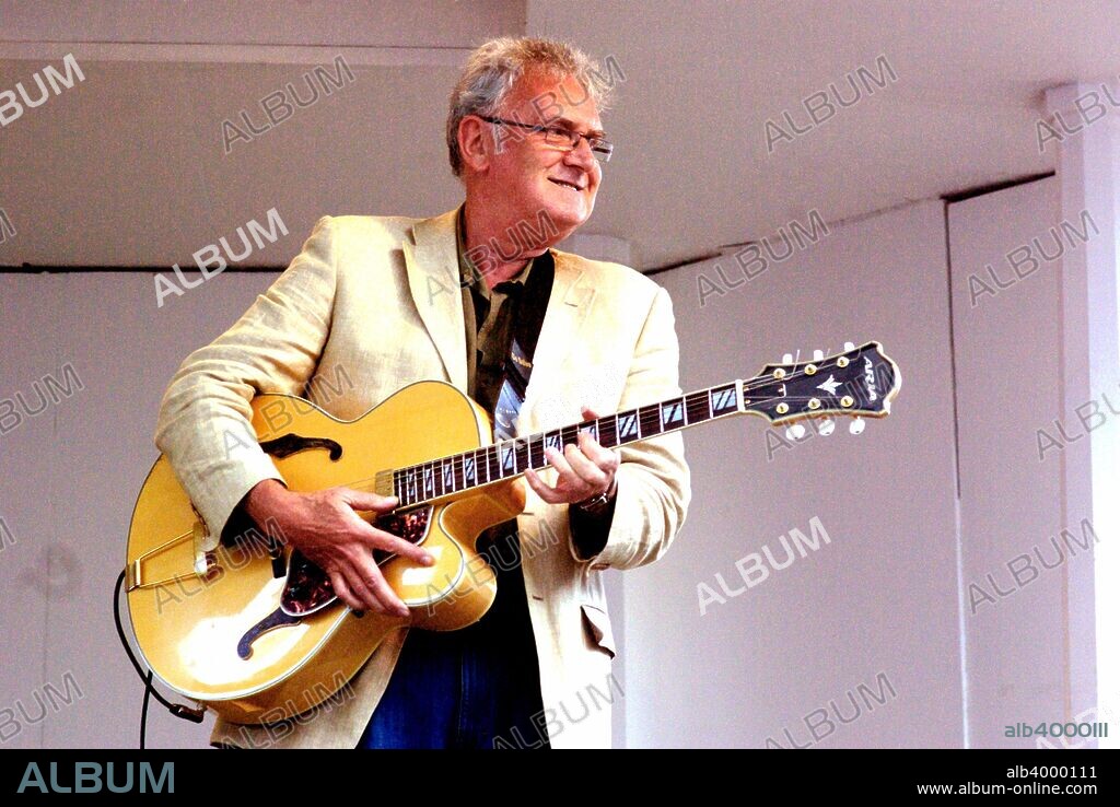 Jim Mullen, Scottish jazz guitarist, Pantiles, Tunbridge Wells, Kent, 2008.