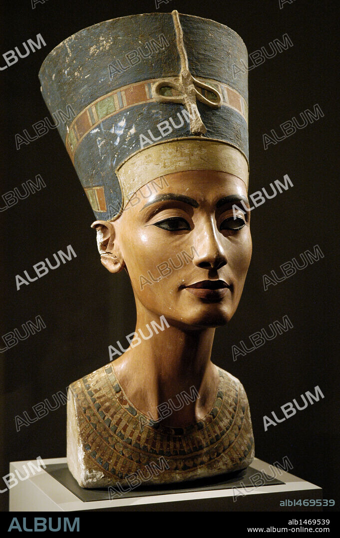 ARTE EGIPCIO. EGIPTO. NEFERTITI (s. XIV aC). Princesa egipcia, esposa de Amenofis IV Akhenaton. IMPERIO NUEVO. DINASTIA XVIII. BUSTO DE NEFERTITI en piedra policromada, procedente de Tell-el-Amarna. Museo Egipcio (Altes Museum). BERLIN. Alemania.