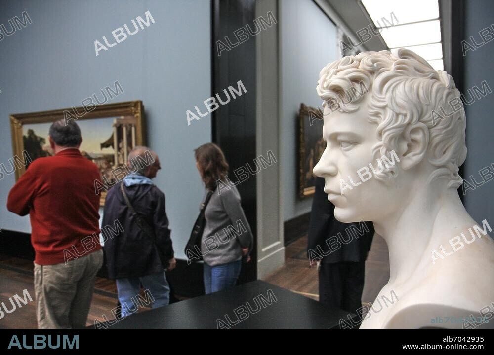 Austellung: Besucher vor "Blick in Griechenlands Blüte", Gemälde von K.F.Schinkel, rechts Büste von Karl Friedrich Schinkel, "Karl Friedrich Schinkel und Clemens Brentano, Wettstreit der Künstlerfreunde", in der Alte Nationalgalerie, Museumsinsel, Berliner, Galerie, Gemälde, Architektur, Kunst, Art,.
