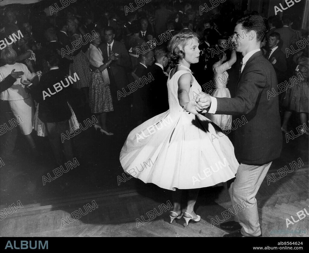 Falsterbohus 1958. Micke Eriksson och Solveig Rosberg dansar.. (c) Jan Forssander / Sydsvenskan / IBL.