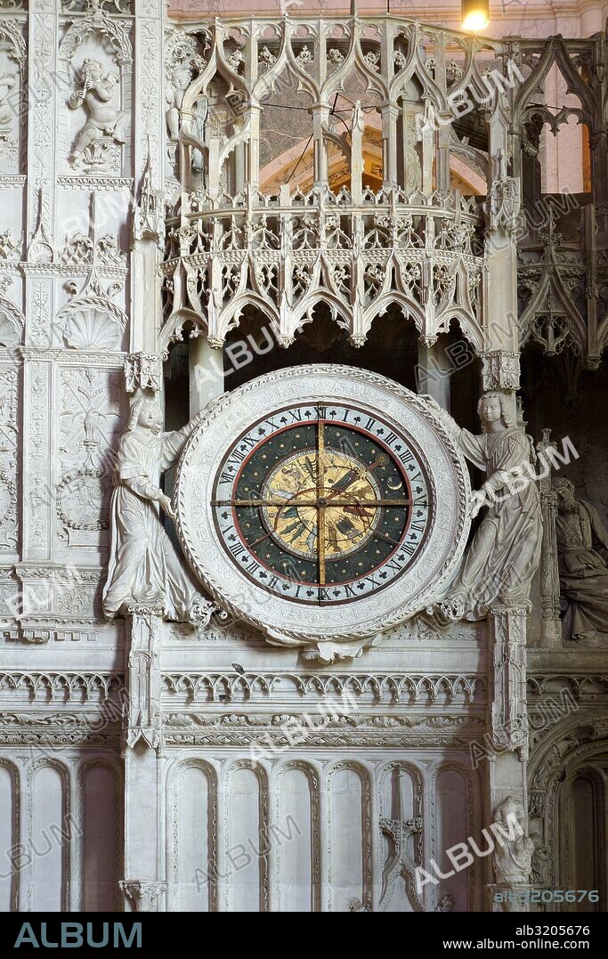 RELOJ ASTRONOMICO EN EL INTERIOR DE LA CATEDRAL DE NOTRE-DAME (NUESTRA SEÑORA DE CHARTRES).  CHARTRES, FRANCIA.