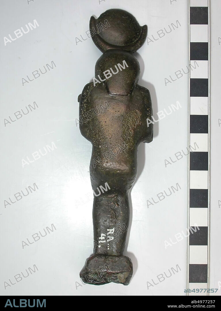 statue, Osiris-Aah, sitting, moon disk, crescent moon. Physically wrong numbered: RA ... 41 (must be: RA)., Bronze, god, bronze, length: 13.8 cm, Egypt.