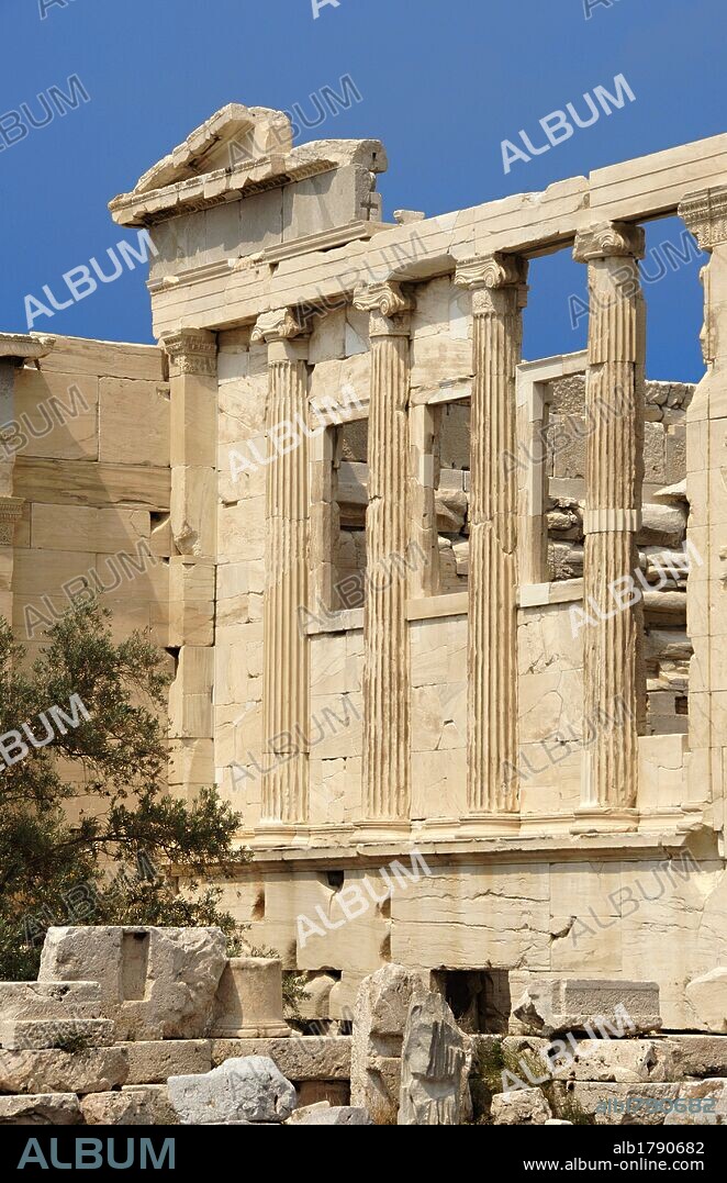 ARTE GRIEGO. S. V A. C. GRECIA. TEMPLO DE ATENEA POLIADA o ERECTEION. Templo jónico de planta irregular, reconstruido por FILOCLES en el 421 a. C. Detalle. ACROPOLIS DE ATENAS.