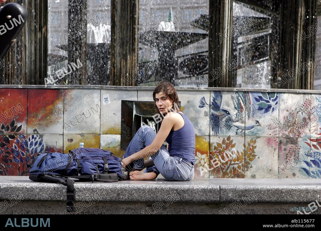 LUBNA AZABAL en STRANGERS, 2007, dirigida por EREZ TADMOR y GUY NATTIV.