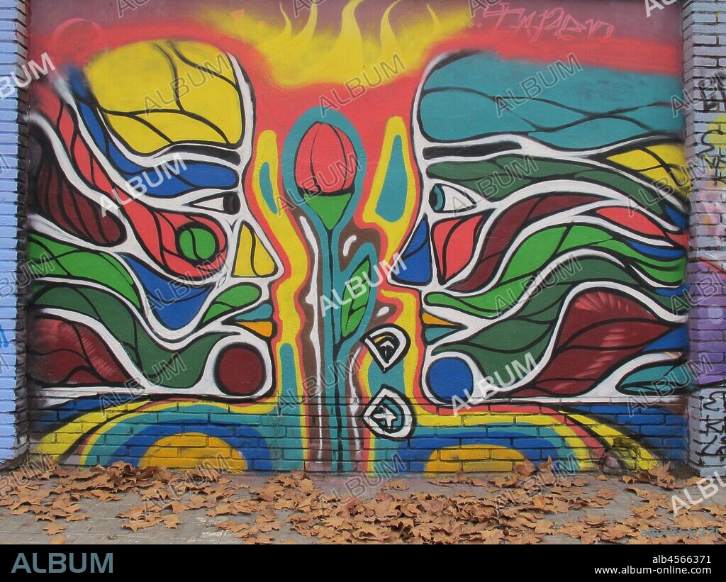 Pintura de dos rostros de perfil enfrentados muy coloridos, graffiti mural, calle Perú, Selva de Mar, barrio Poblenou, Barcelona en 2016.