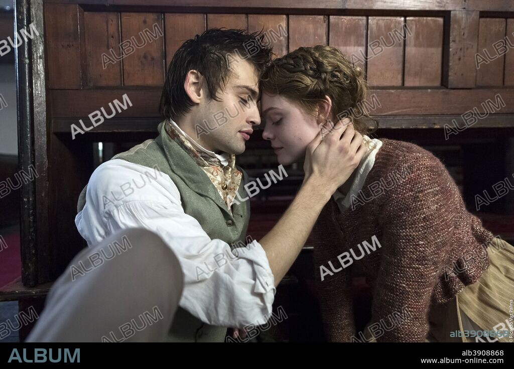 DOUGLAS BOOTH y ELLE FANNING en MARY SHELLEY, 2017, dirigida por HAIFAA AL-MANSOUR. Copyright Gidden Media/HanWay Films/Parallel Films/Head Gear Fil.