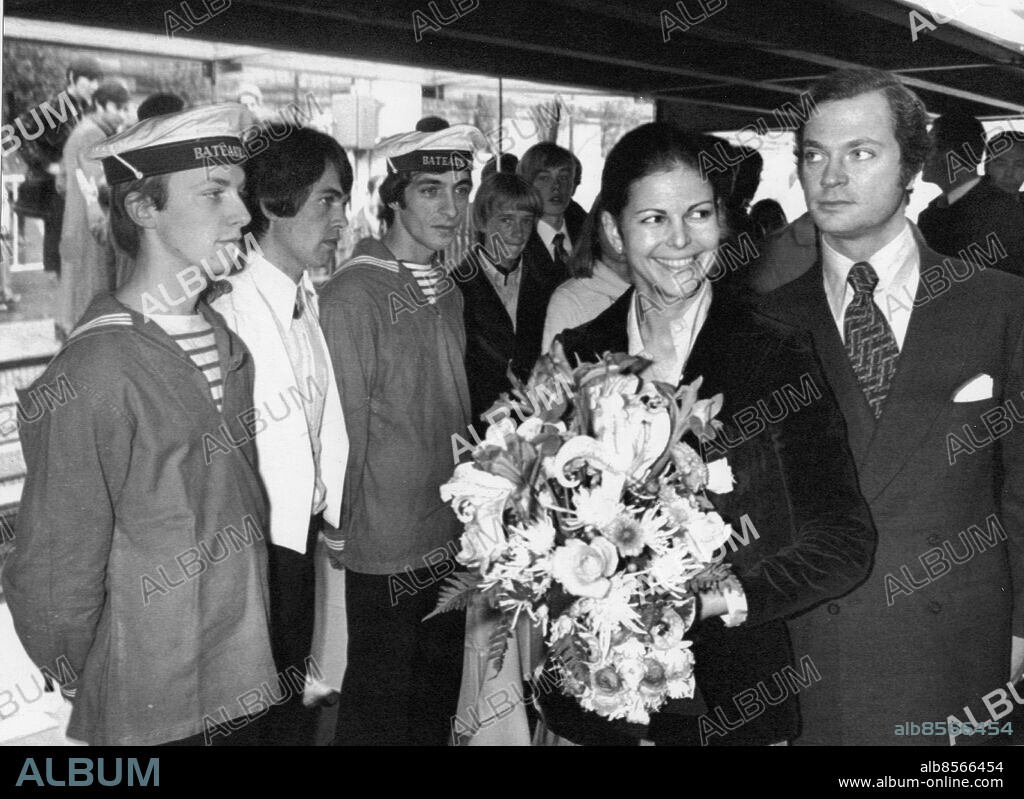 PARIS ** ARKIV ** 1976-11-10. Kung Carl Gustaf och Drottning Silvia är inbjuden till den svenska klubben i Paris för lunch under sitt besök 1976.. Foto: Kenneth Jonasson / Expressen / Scanpix Kod: 24 ** AFTONBLADET OUT **.