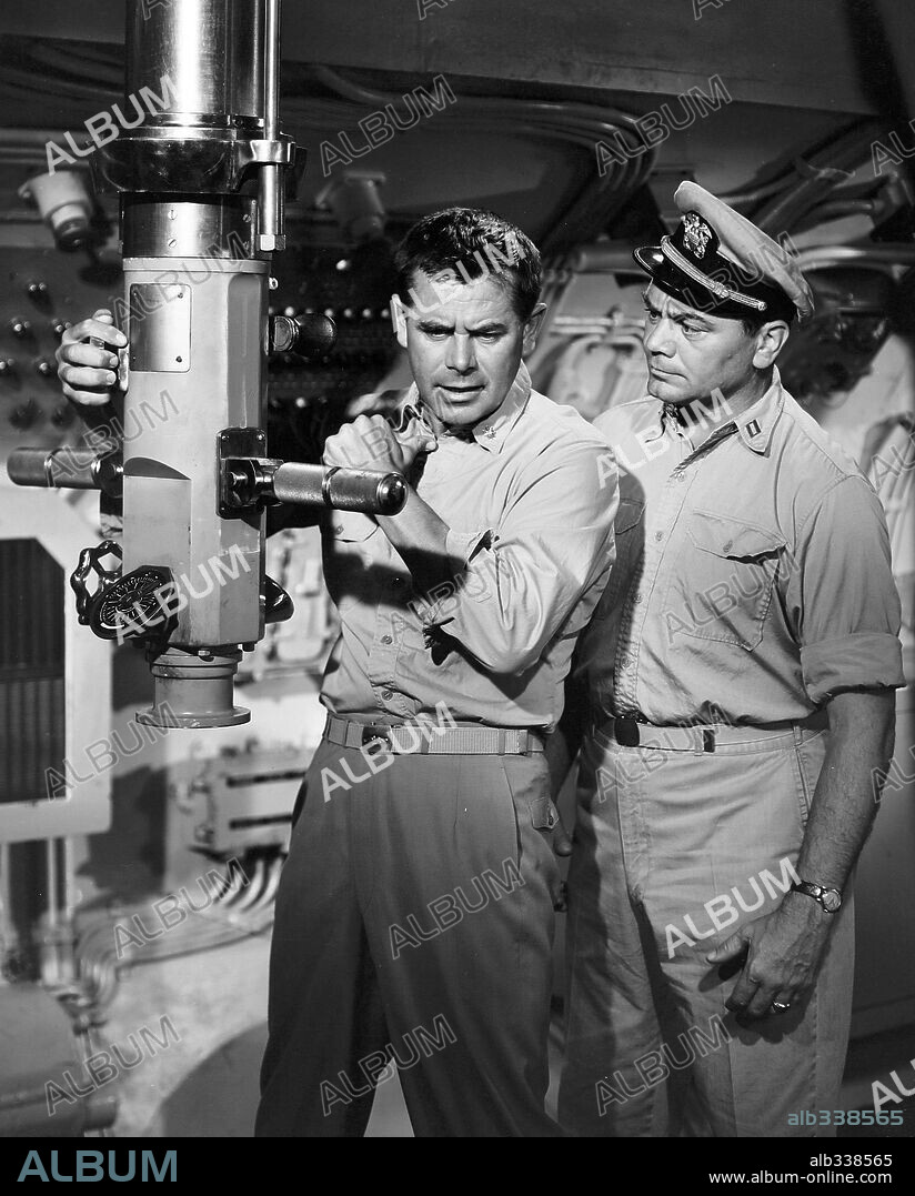 ERNEST BORGNINE y GLENN FORD en EL ÚLTIMO TORPEDO, 1958 (TORPEDO RUN), dirigida por JOSEPH PEVNEY. Copyright M.G.M.