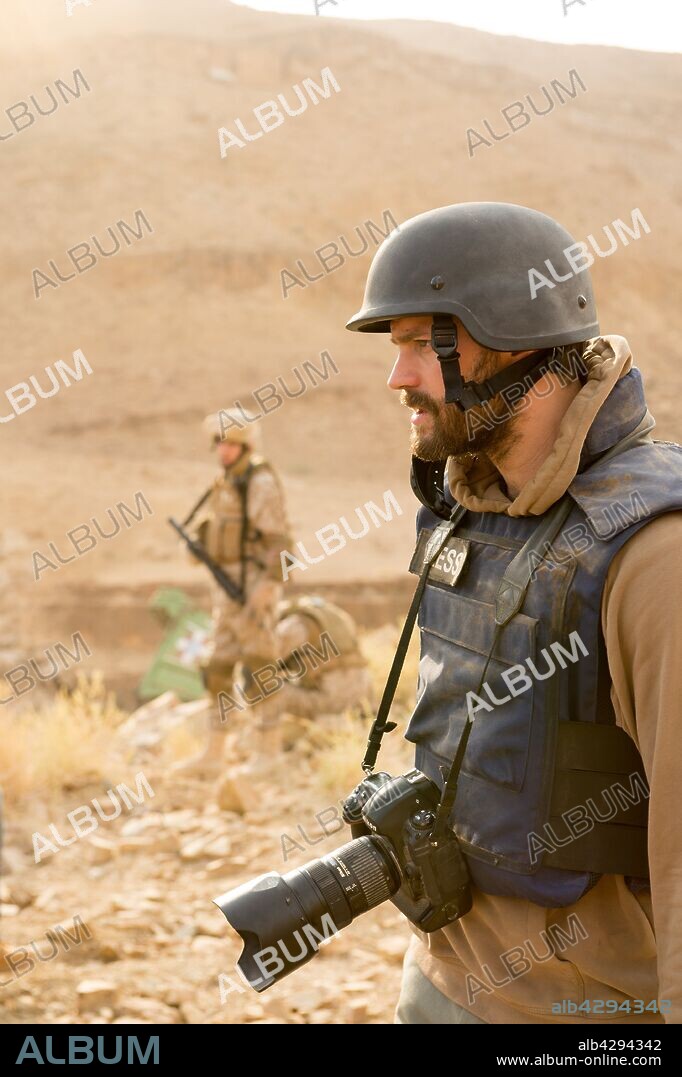 JAMIE DORNAN in A PRIVATE WAT, 2018, directed by MATTHEW HEINEMAN. Copyright Aviron Pictures / Acacia Filmed Entertainment / Denver and D.