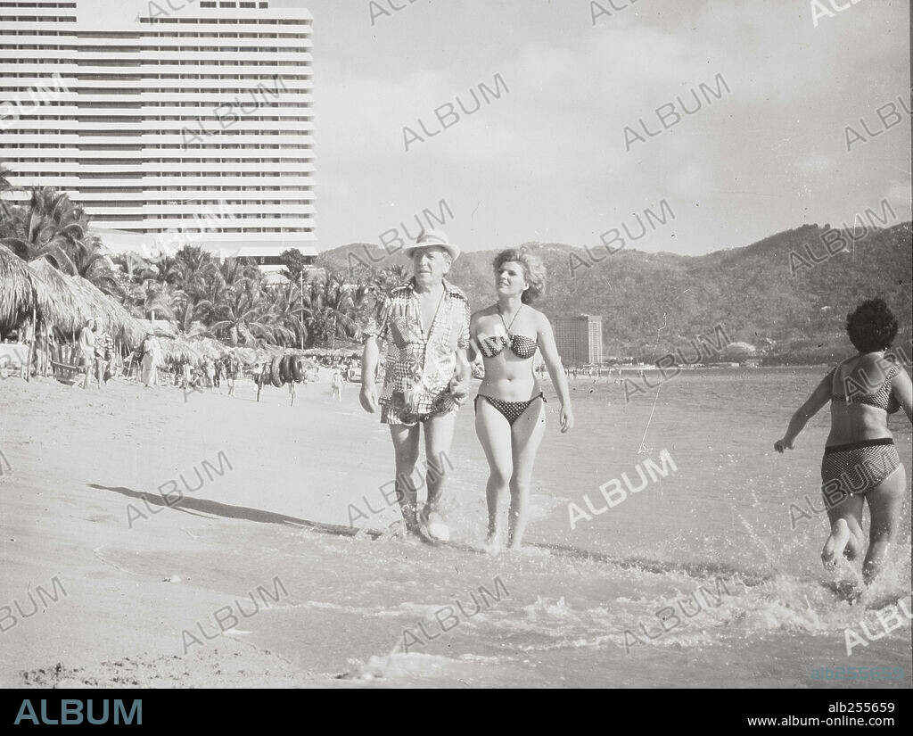 PACO MARTINEZ SORIA en EL ALEGRE DIVORCIADO, 1976, dirigida por PEDRO LAZAGA. Copyright FILMAYER.