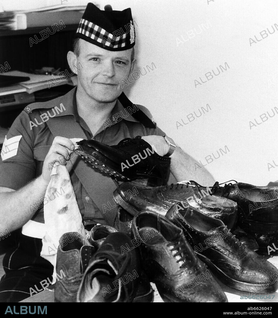 The shoe blacker of the British Berlin brigade at work on 20th May 1987 in Berlin. 20/05/1987