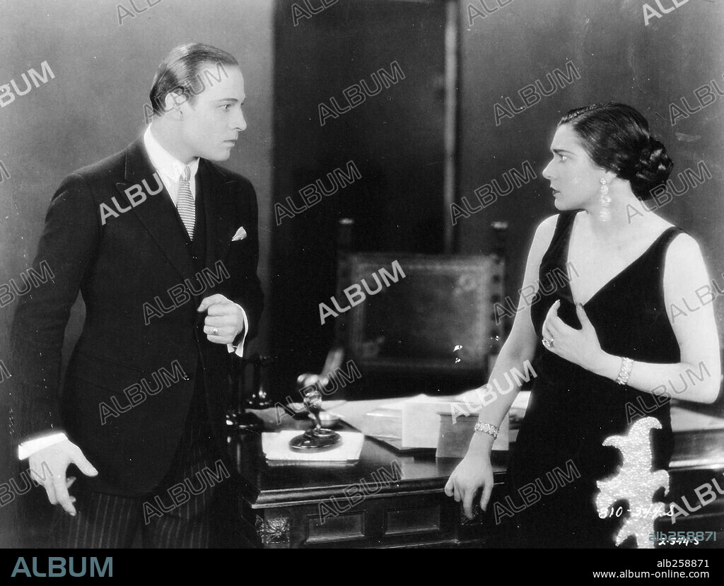 NITA NALDI and RUDOLPH VALENTINO in COBRA, 1925, directed by JOSEPH HENABERY. Copyright PARAMOUNT PICTURES.