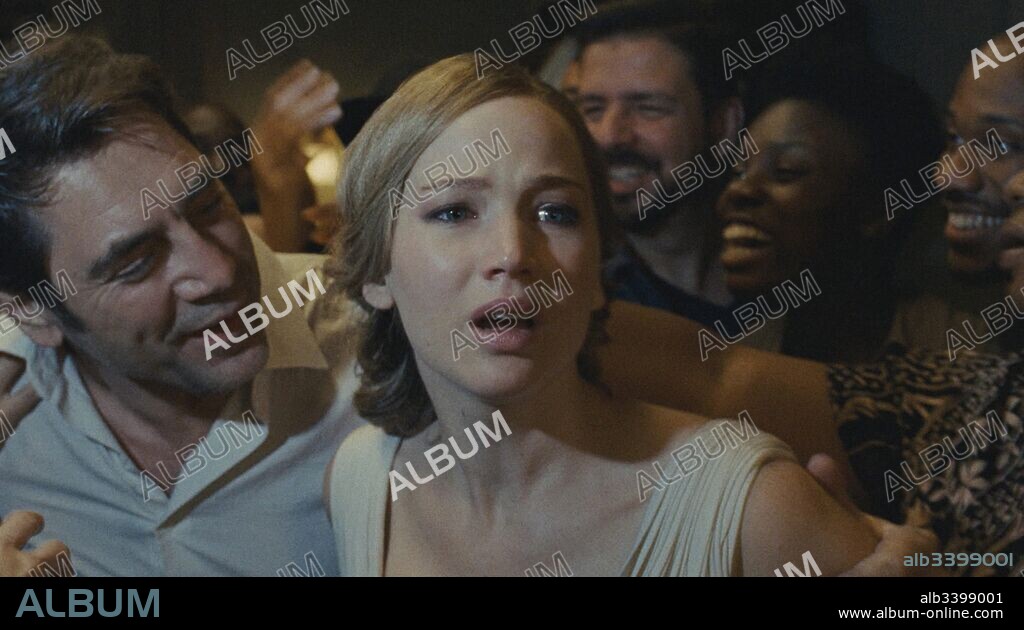 JAVIER BARDEM und JENNIFER LAWRENCE in MOTHER!, 2017, unter der Regie von DARREN ARONOFSKY. Copyright Protozoa Pictures.