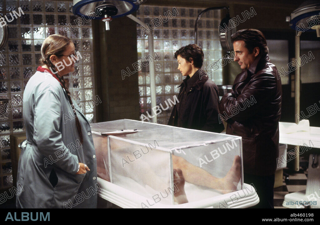 ANDY GARCIA, ASHLEY JUDD and CAMRYN MANHEIM in TWISTED, 2004, directed by PHILIP KAUFMAN. Copyright TM/PARAMOUNT PICTURES / EMERSON, SAM.