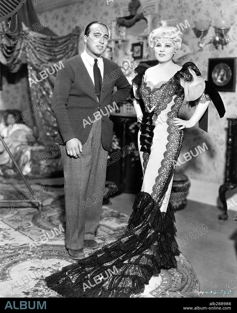 LEO McCAREY and MAE WEST in BELLE OF THE NINETIES, 1934, directed by LEO MCCAREY. Copyright PARAMOUNT PICTURES.