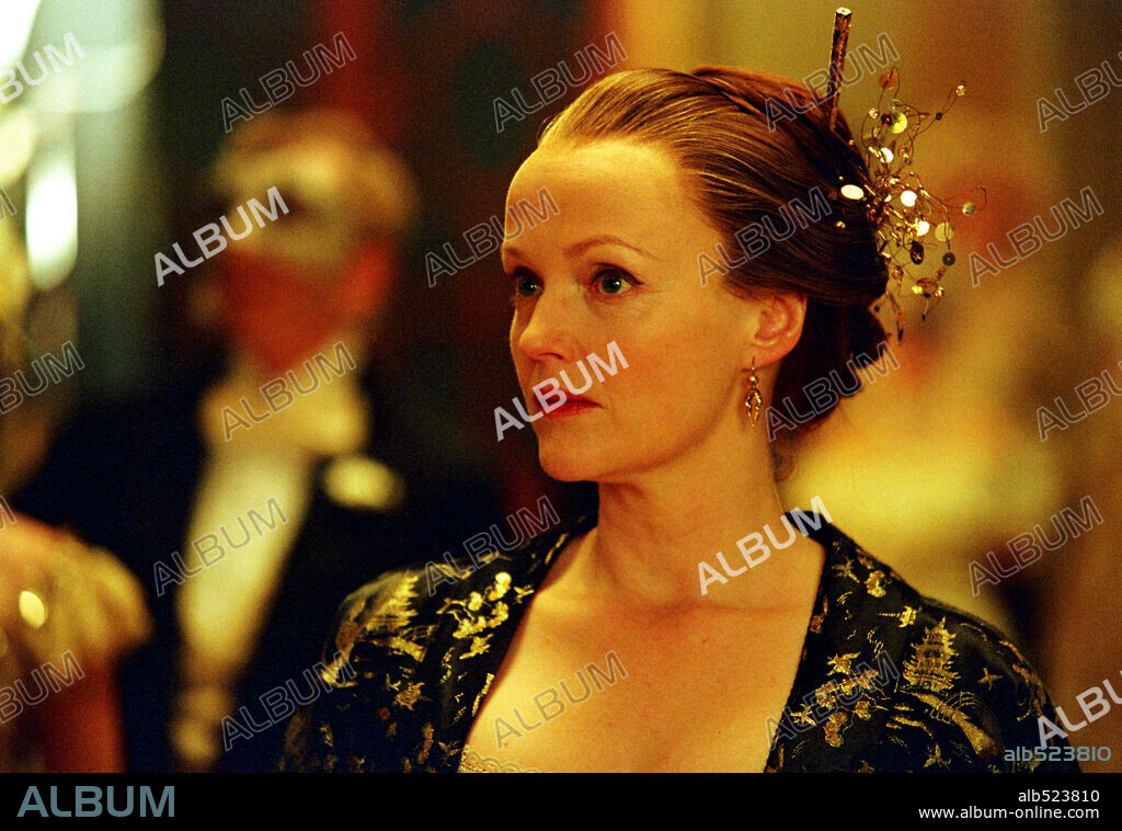 MIRANDA RICHARDSON en EL FANTASMA DE LA ÓPERA, 2004 (THE PHANTOM OF THE OPERA), dirigida por JOEL SCHUMACHER. Copyright WARNER BROS. PICTURES / BAILEY, ALEX.