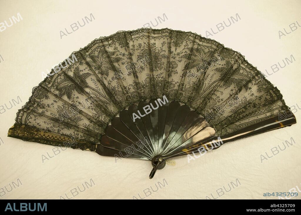 Fan, 1870/1890, France, tortoiseshell(?), ribs, slips, and guardsticks, silk, bobbin lace, lined with silk, gauze weave, 30.48 × 53.34 cm (12 × 21 in.).