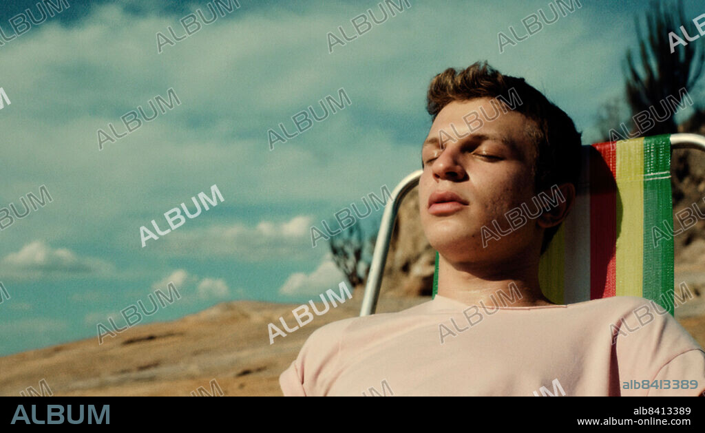 PEDRO FASANARO in PRIVATE DESERT, 2021 (DESERTO PARTICULAR), directed by ALY MURITIBA. Copyright Grafo Audiovisual / Fado Filmes.