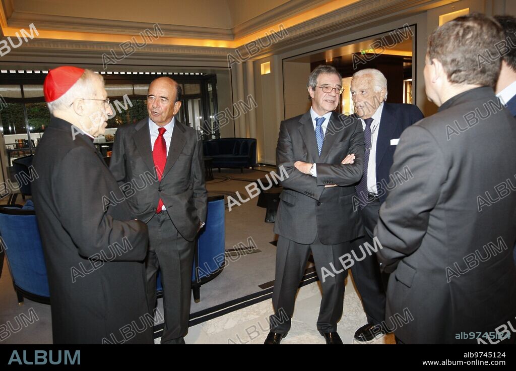 madrid,4-11-09.-desayuno de empresarios con la iglesia;en la imagen
rouco varela con emilio botin,cesar alierta e iñigo oriol.-foto
ernesto agudo.archdc.