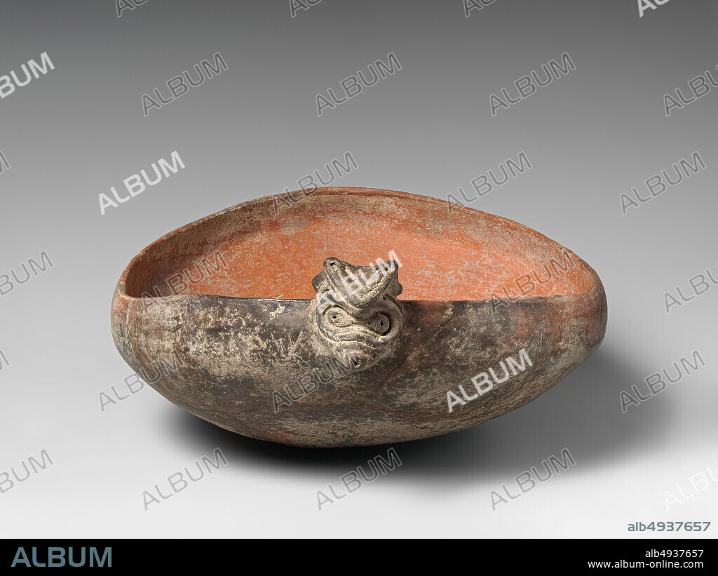Bowl, Taíno, 13th15th century, Dominican Republic, Caribbean, Taíno, Ceramic, W. 15 in. (38.1 cm), Ceramics-Containers.
