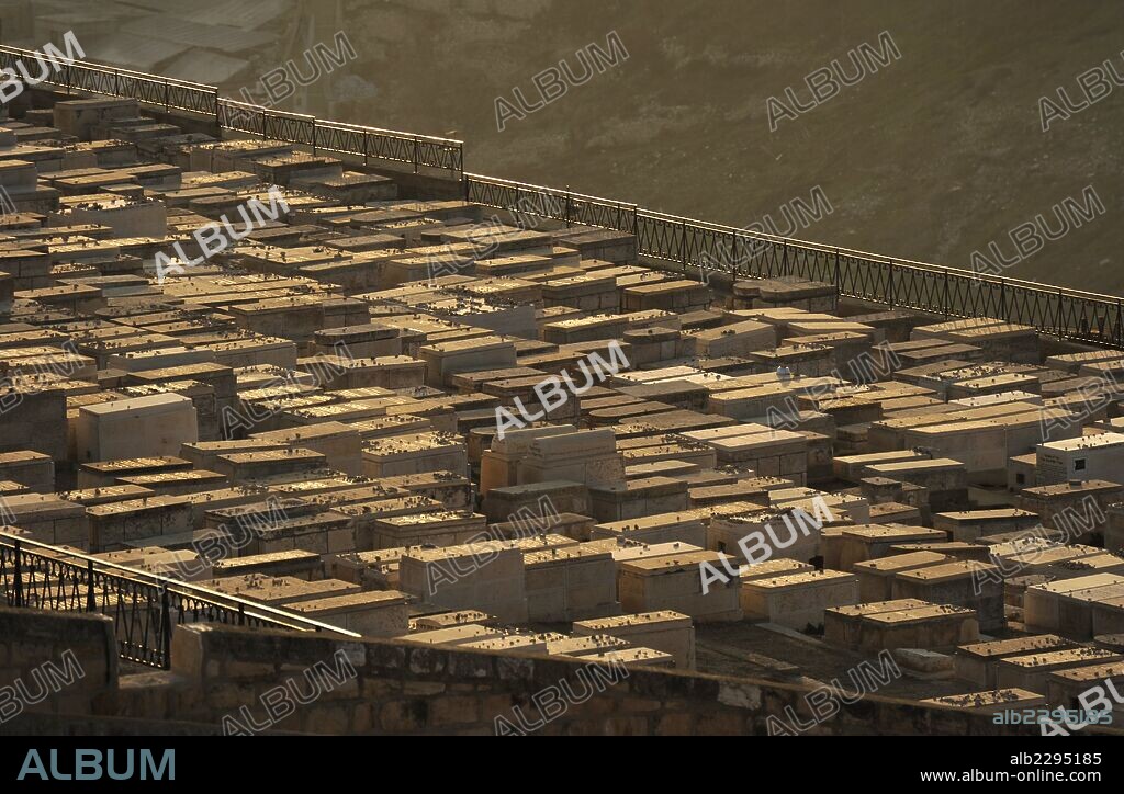 ISRAEL. JERUSALEN. Vista general del cementerio judio, en el Monte de los Olivos.