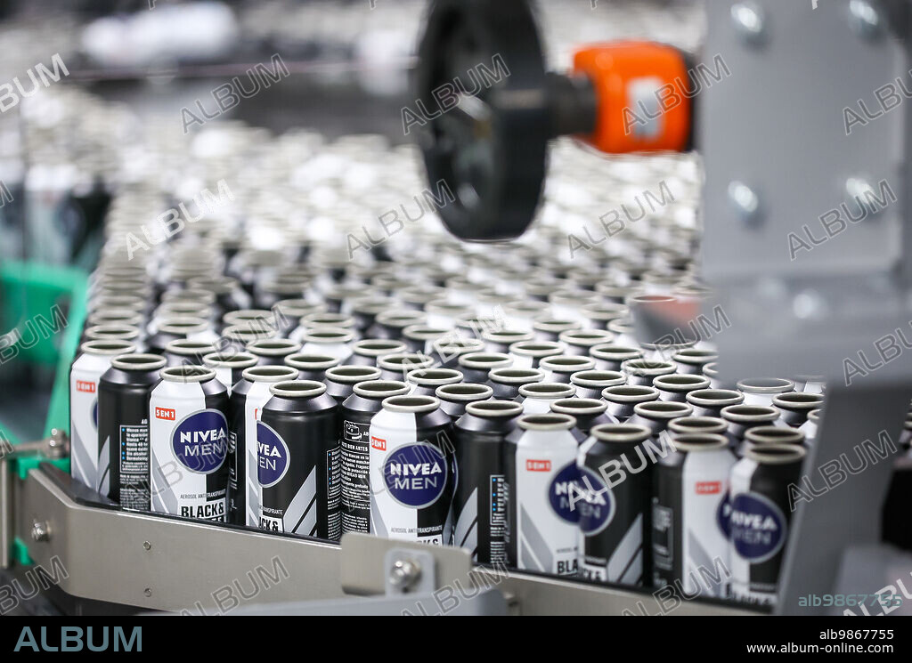 Still unfilled cans containing a "Nivea Men" deodorant travel through the production line at Beiersdorf's new plant. Hamburg-based Dax company Beiersdorf officially opened its new production center in Leipzig on the same day. After a construction period of about two years and with an investment of almost 300 million euros, Beiersdorf had started its cosmetics production in the Leipzig production center at the beginning of May. Three lines are currently in operation, with two more to follow in the near future. Up to 450 million cosmetic products are then expected to roll off the production line each year - in particular deodorants, hair sprays, and shaving foams for the entire European market and for export. 22/09/2023