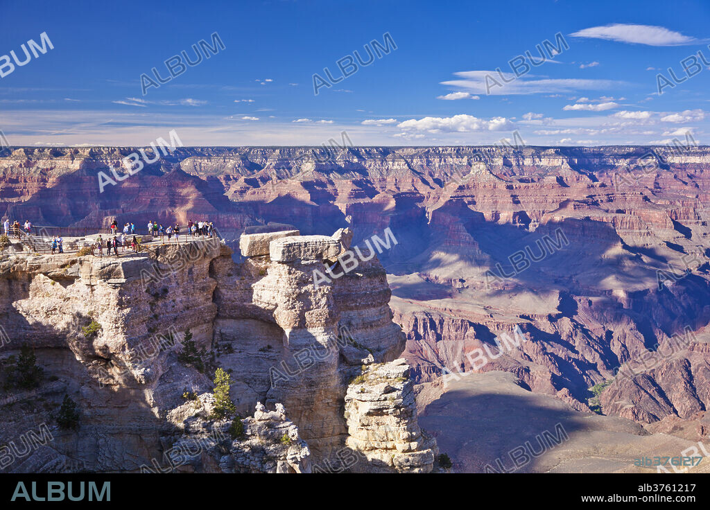 Tourists at Mather Point overlook, South Rim, Grand Canyon National Park, UNESCO World Heritage Site, Arizona, United States of America, North America.