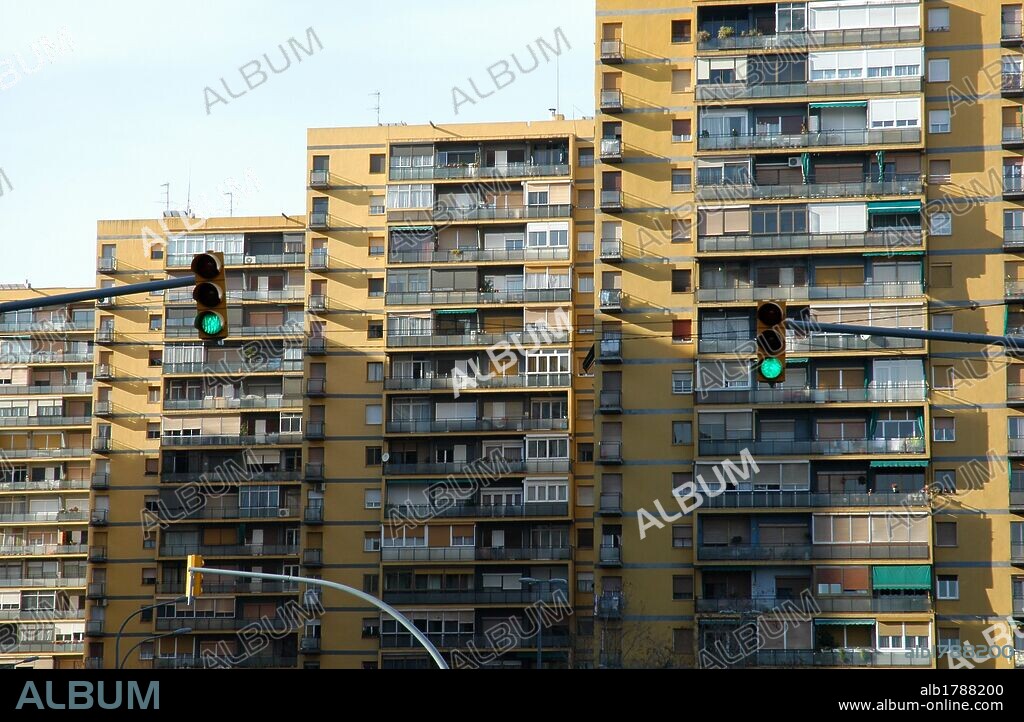 BLOQUES DE PISOS del barrio de Sant Martí. Barcelona. Cataluña.