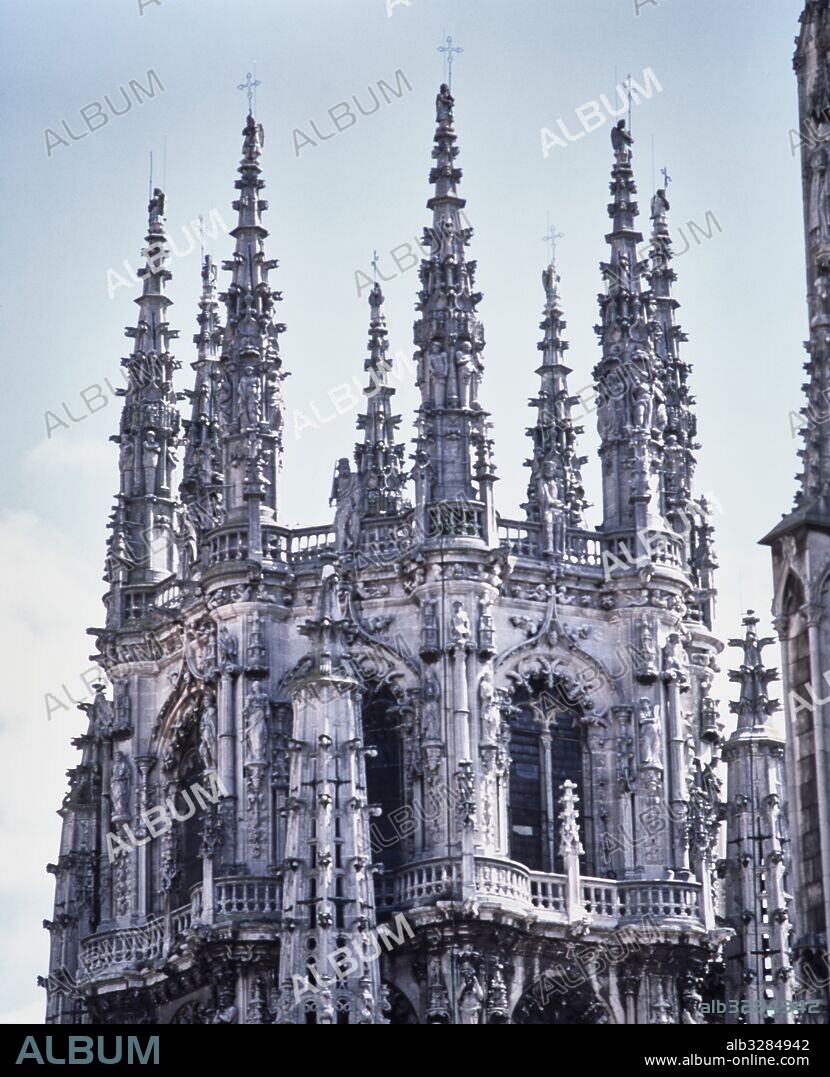 Cimborrio de la Catedral de Santa Maria de Burgos. El estilo renacentista plateresco se mezcla con el gótico final. Gotico. Siglo XVI.