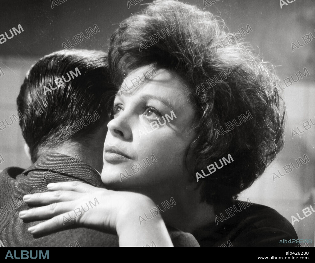 JUDY GARLAND in I COULD GO ON SINGING, 1963, directed by RONALD NEAME. Copyright UNITED ARTISTS.