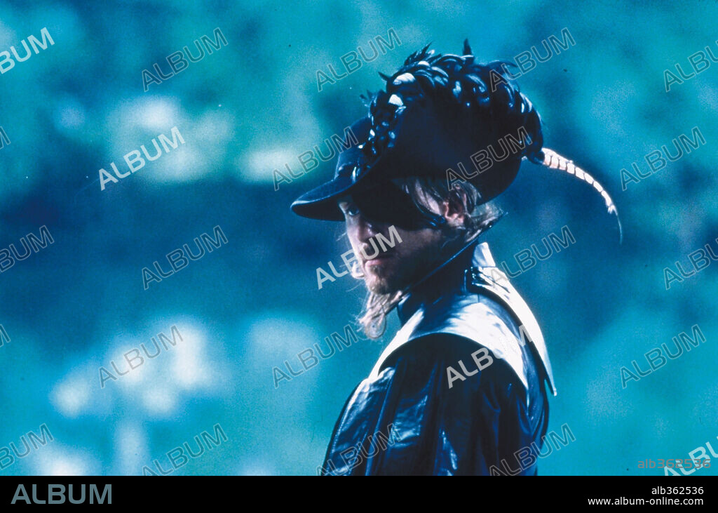 TIM ROTH en EL MOSQUETERO, 2001 (THE MUSKETEER), dirigida por PETER HYAMS. Copyright MDP WORLWIDE / BRAUN, STEVE.