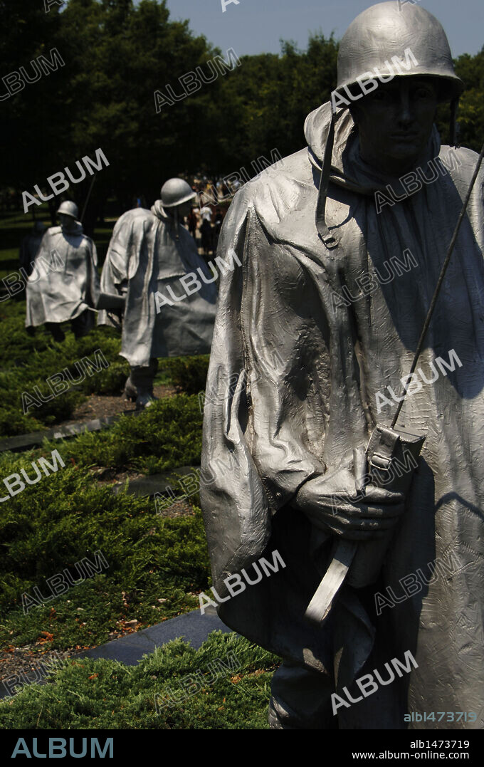 Estados Unidos. Washington D. C. Estatuas del Memorial a los Veteranos de la Guerra de Corea (Korean War Veterans Memorial), 1995, obra de Frank Gaylord (1925-2018). Representan un escuadrón de patrulla. Parque West Potomac, National Mall.