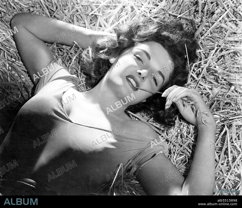 JANE RUSSELL en EL FORAJIDO, 1943 (THE OUTLAW), dirigida por HOWARD HUGHES. Copyright RKO.