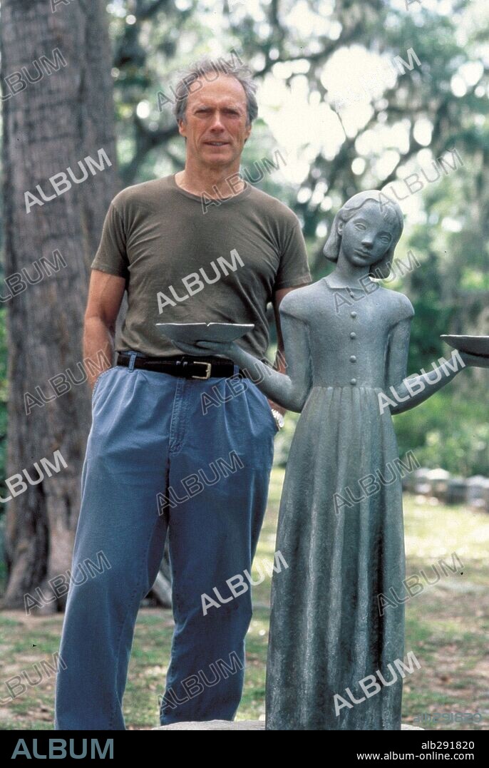 CLINT EASTWOOD en MEDIANOCHE EN EL JARDÍN DEL BIEN Y DEL MAL, 1997 (MIDNIGHT IN THE GARDEN OF GOOD AND EVIL), dirigida por CLINT EASTWOOD. Copyright WARNER BROTHERS / EMERSON, SAM.