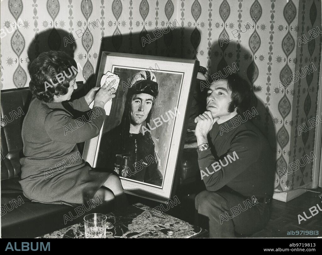 Madrid, 1972. The world motorcycling champion, Ángel Nieto, with his mother, Teresa Roldán.