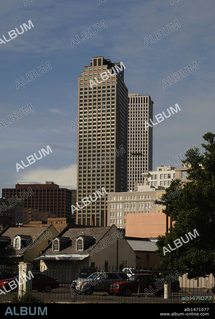 ESTADOS UNIDOS. NEW ORLEANS (NUEVA ORLEANS). Vista de una calle del centro de la ciudad. Estado de Luisiana.