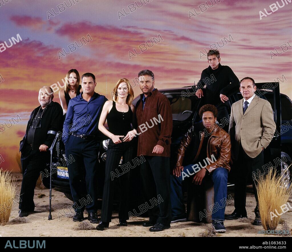 ERIC SZMANDA, GARY DOURDAN, GEORGE EADS, JORJA FOX, MARG HELGENBERGER, PAUL GUILFOYLE, ROBERT DAVID HALL and WILLIAM PETERSEN in CSI: CRIME SCENE INVESTIGATION, 2000. Copyright CBS TELEVISION.
