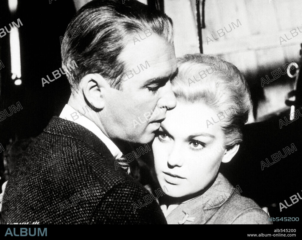 JAMES STEWART y KIM NOVAK en VERTIGO [DE ENTRE LOS MUERTOS], 1958 (VERTIGO), dirigida por ALFRED HITCHCOCK. Copyright Alfred J. Hitchcock Productions.