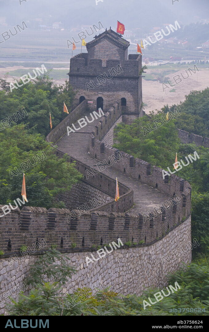 The Great Wall of China near Dandong, UNESCO World Heritage Site, bordering North Korea, Liaoning, China, Asia.