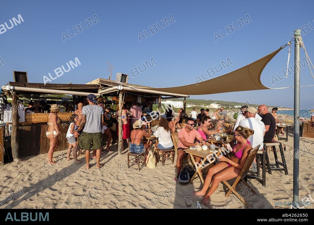 El Pirata Bus, playa de Migjorn, Formentera, balearic islands, Spain.