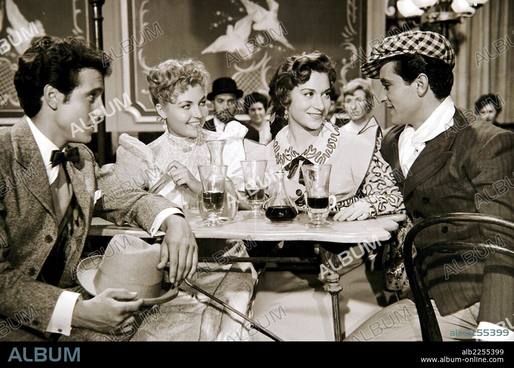 OLARIA, ANA MARIA. CANTANTE ESPAÑOLA. FOTOGRAMA "MUSICA DE AYER" DE JUAN DE ORDUÑA AÑO 1958 CON JOSE MORENO, CHARITO MALDONADO Y MANUEL ZARZO.