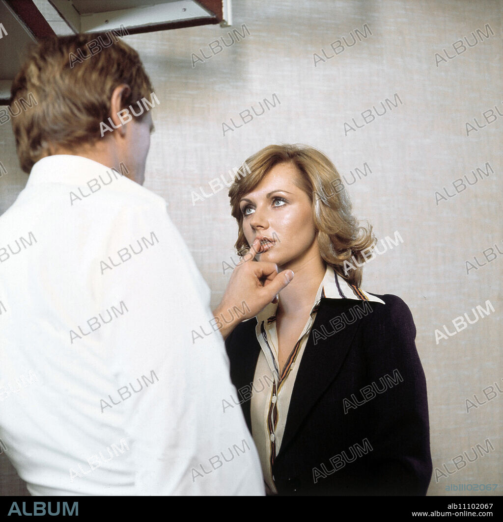DERRICK / On your own BRD 1976 / Zbynek Brynych HORST FRANK (Achim Schenke) and BARBARA NIELSEN (his girlfriend) in the Derrick episode: 'On your own'.