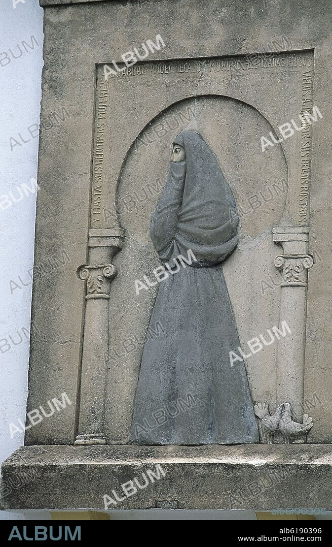 MUJER ARABE - RELIEVE EN UN EDIFICIO DE VEJER DE LA FRONTERA.