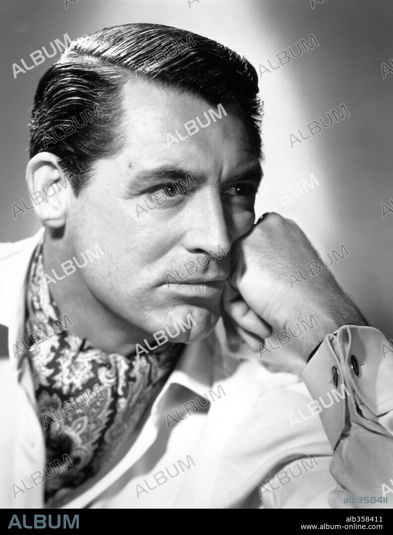 CARY GRANT en ENCADENADOS, 1946 (NOTORIOUS), dirigida por ALFRED HITCHCOCK. Copyright RKO RADIO PICTURES.