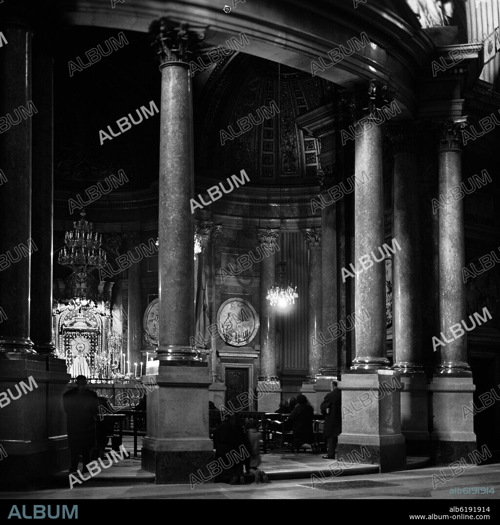 VENTURA RODRIGUEZ (1717-1785). SANTA CAPILLA DE LA VIRGEN DE NUESTRA SEÑORA DEL PILAR DE ZARAGOZA CONSTRUIDA ENTRE 1750 Y 1765 - BARROCO ESPAÑOL - BLANCO Y NEGRO - AÑOS.