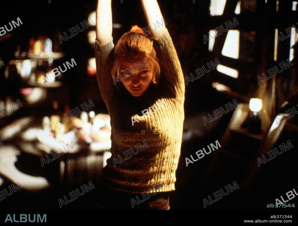ELSA PATAKY en EL ARTE DE MORIR, 2000, dirigida por ALVARO FERNANDEZ ARMERO. Copyright AURUM PRODUCCIONES, S.A.-CRISTAL P.C.
