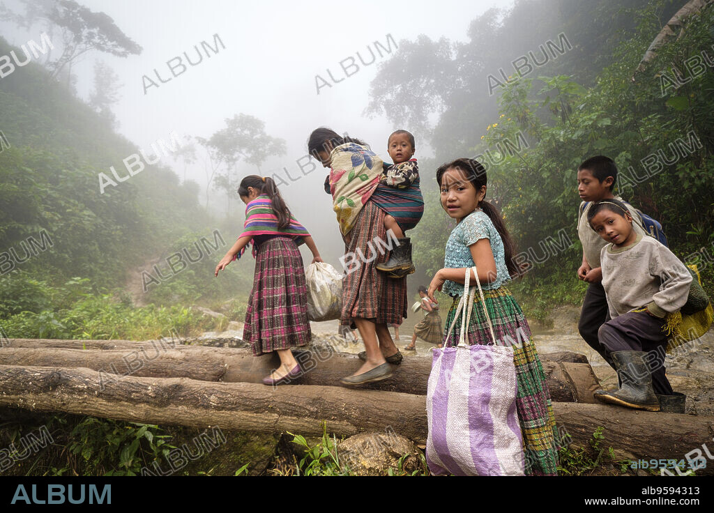 indigenas de etnia Qeqchi, Zona Reina, Quiché, República de Guatemala, América Central.