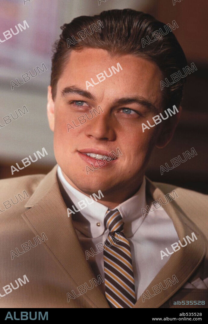 di caprio. Leonardo DiCaprio en ATRÁPAME SI PUEDES, 2002 (CATCH ME IF YOU CAN), dirigida por STEVEN SPIELBERG. Copyright DREAMWORKS.