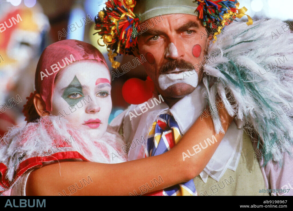 PAULINA PORIZKOVA y TOM SELLECK en SU COARTADA, 1990 (HER ALIBI), dirigida por BRUCE BERESFORD. Copyright WARNER BROTHERS.