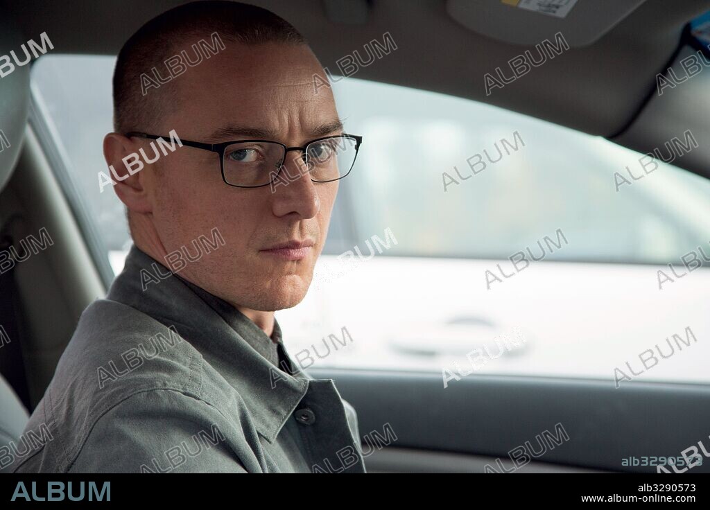JAMES MCAVOY en MULTIPLE, 2016 (SPLIT), dirigida por M. NIGHT SHYAMALAN. Copyright BLINDING EDGE PICTURES/BLUMHOUSE PRODUCTIONS.